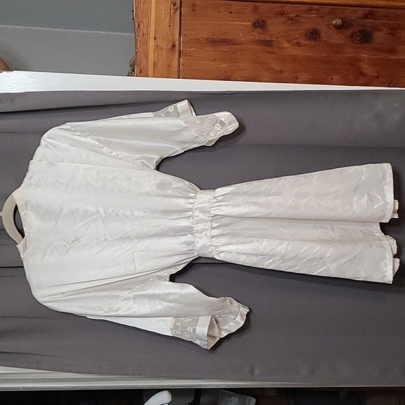 Intimo Amore Belted Robe Off White Satiny Lace Insets Pockets. Size M EUC - Picture 5 of 10